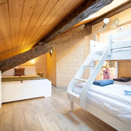 Comfortable And Spacious Apartment *
